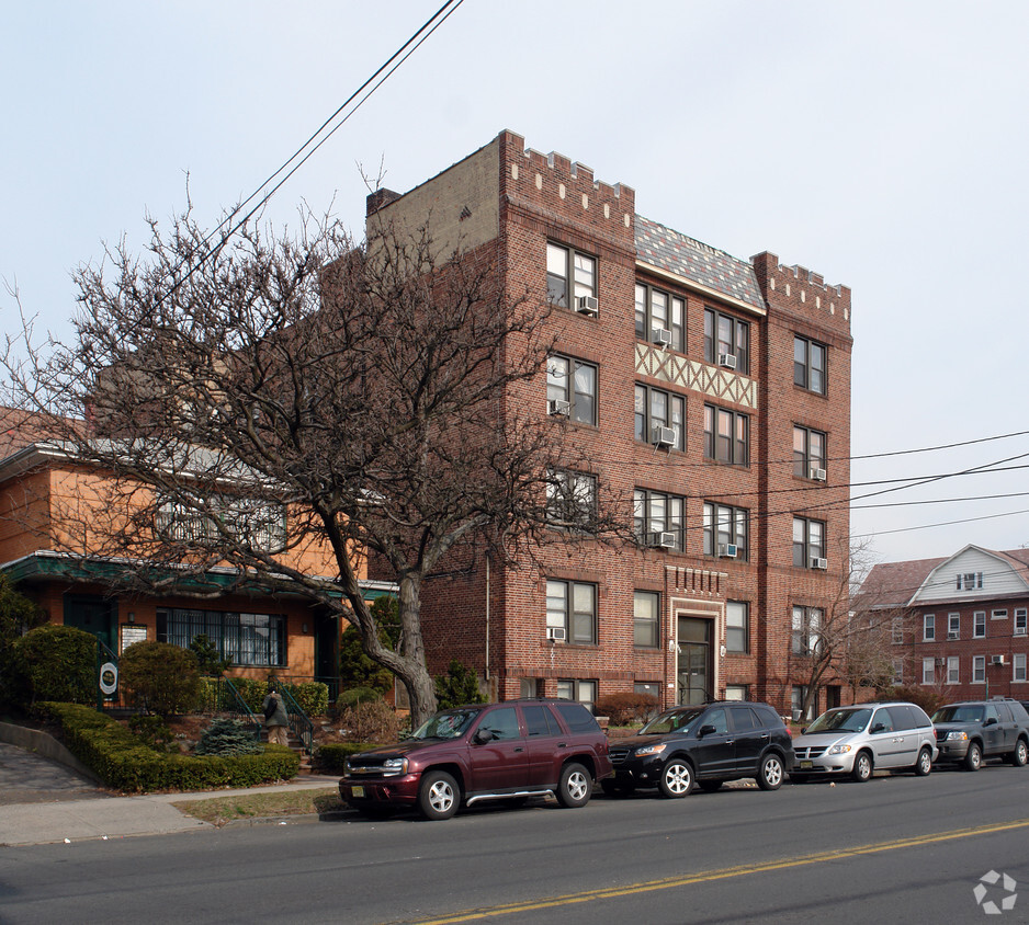 Building Photo - 713-715 Avenue C