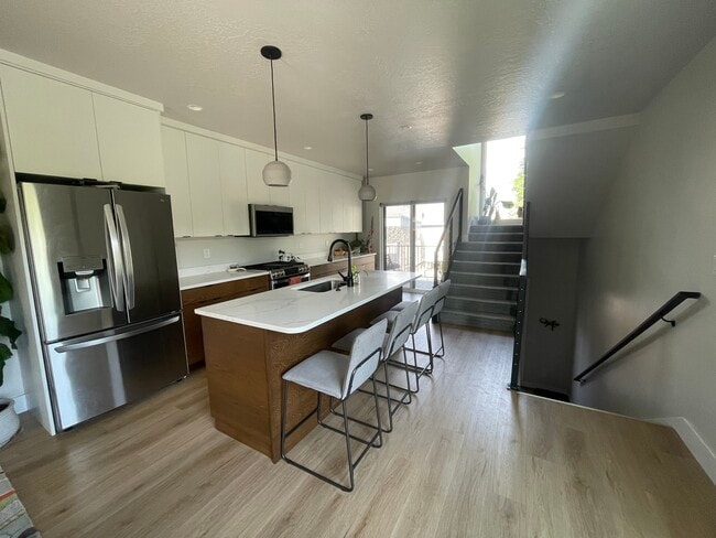 Building Photo - 433 E 2100 S