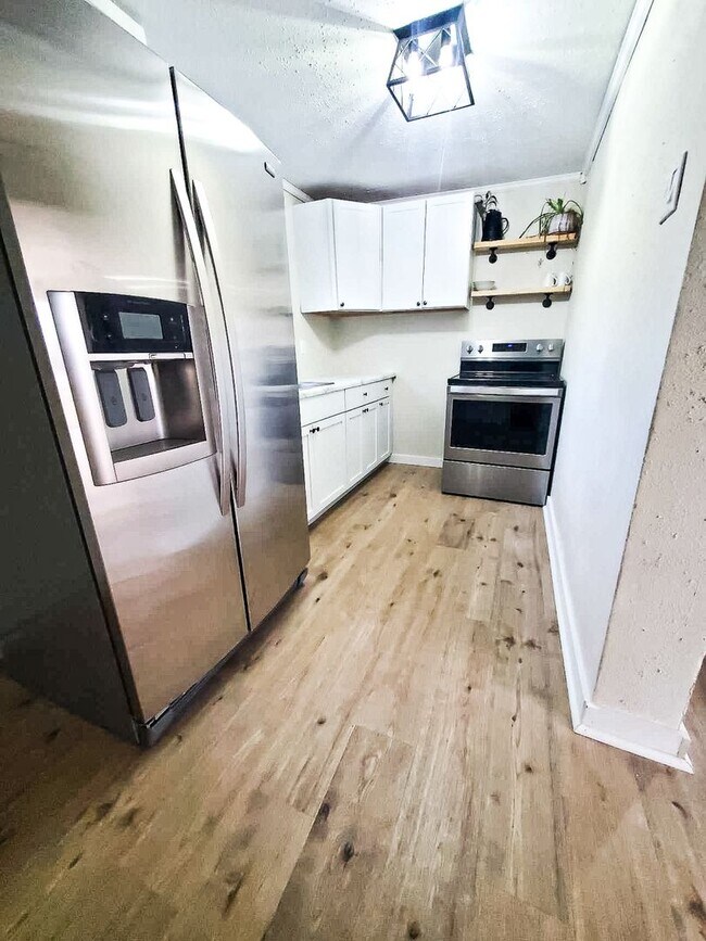 Building Photo - Cozy 2 Bedroom 1 Bathroom home for Rent