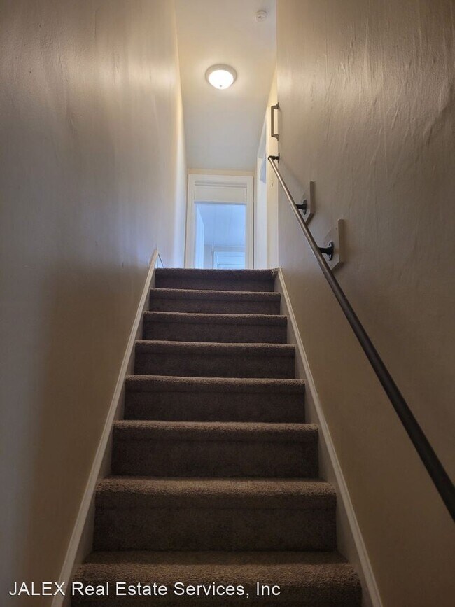 Foto del edificio - 3 br, 1.5 bath House - 41 S. Earl St.