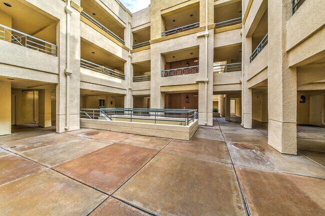 Foto del edificio - 270 E Flamingo Rd