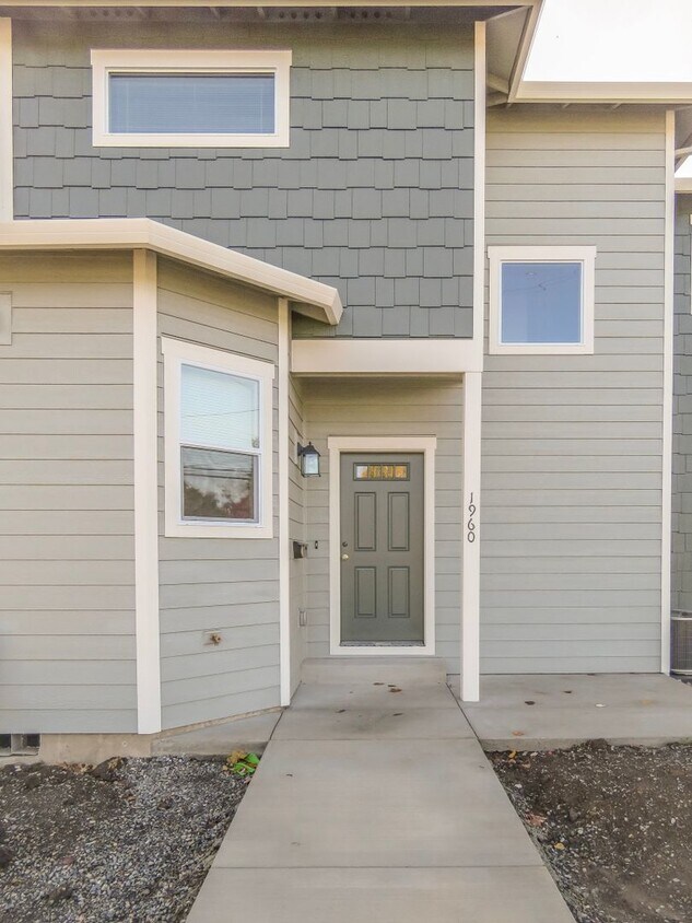 Primary Photo - Market St Duplex