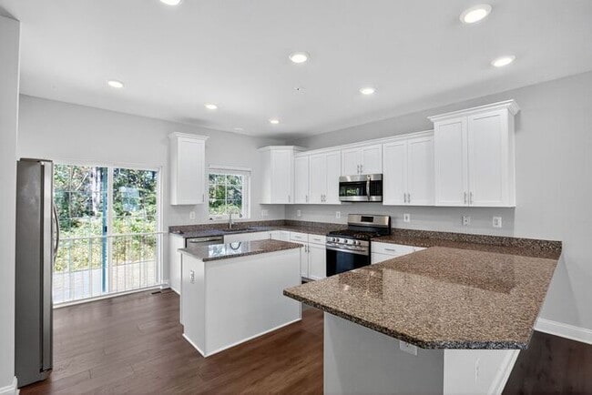 Building Photo - 23773 Myrtle Glen Way