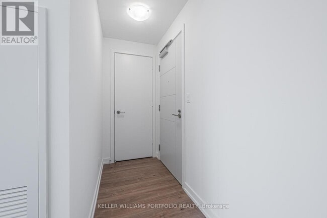 Building Photo - 203 College St