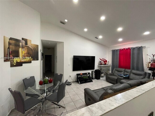 Foto del edificio - 7500 W 20th Ave