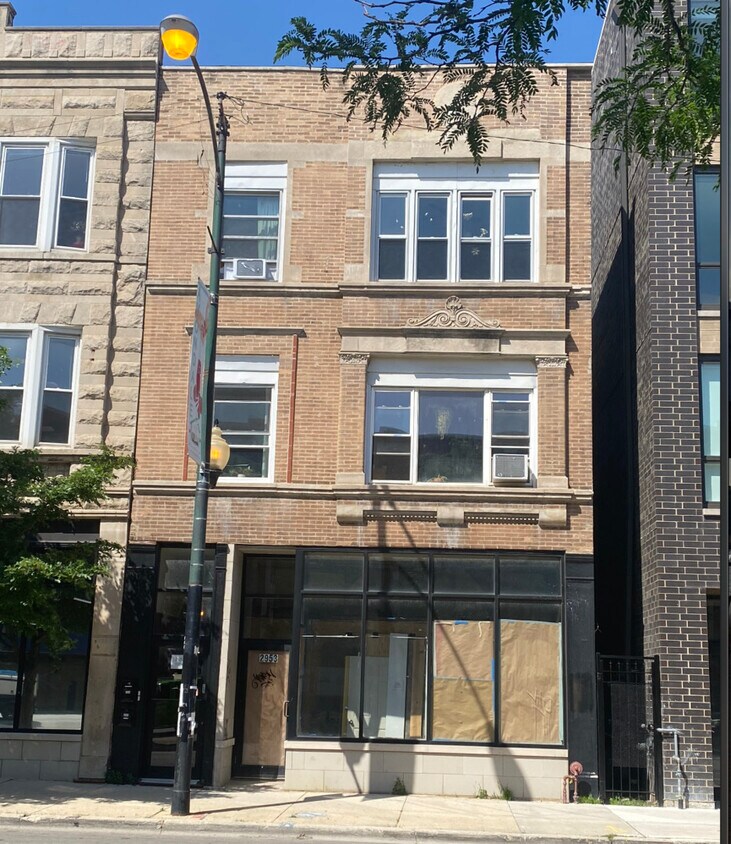 Foto principal - 2953 N Milwaukee Ave