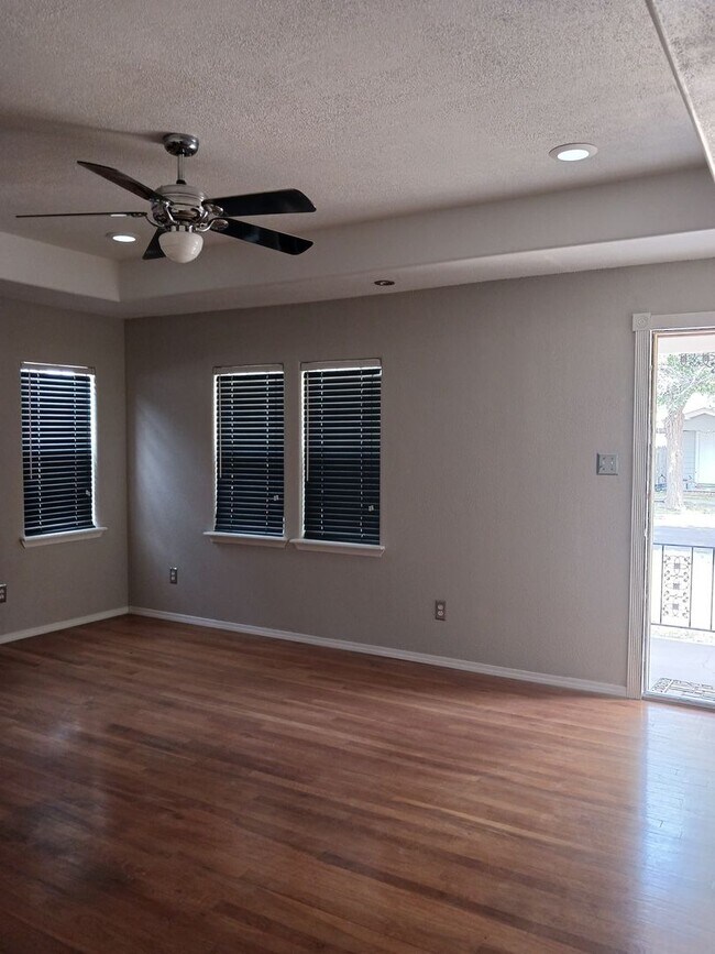 Foto del edificio - Cute, Charming corner lot home!