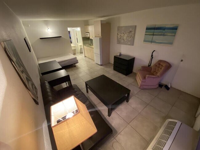 Building Photo - Condo-tell inc all utilties