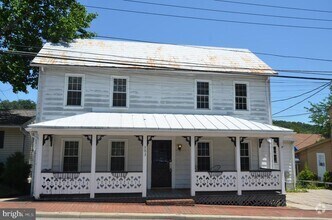 Building Photo - 303 Commerce St