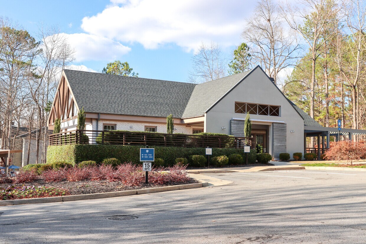 The Crest at Berkeley Lake Apartments in Duluth, GA