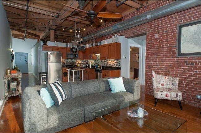 Living / Kitchen - 2551 Trenton Ave