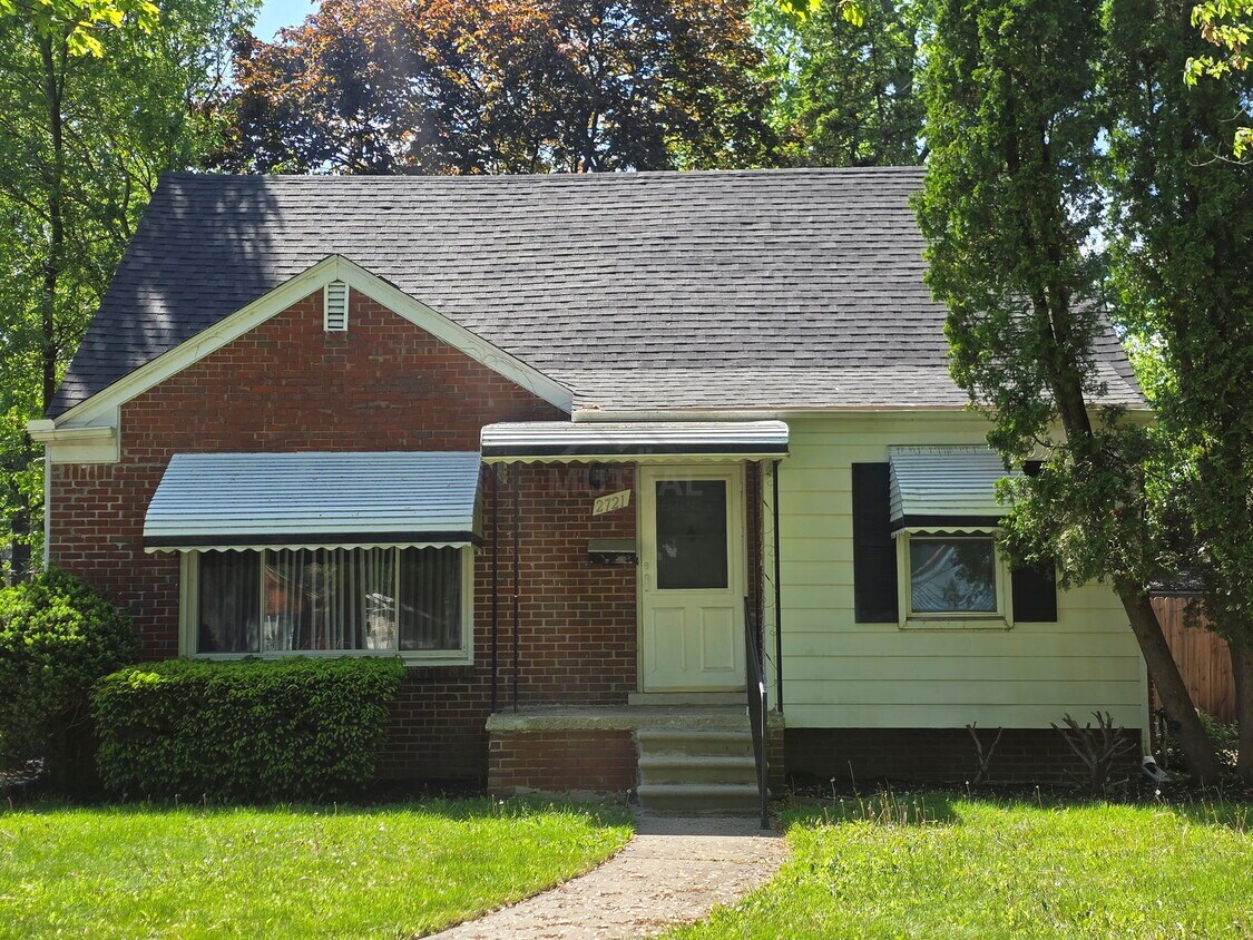 Primary Photo - 2721 N Connecticut Ave