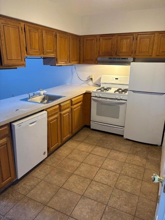 Building Photo - 2 Falkenstein Dr