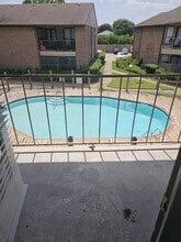 Building Photo - 9000 Bissonnet St