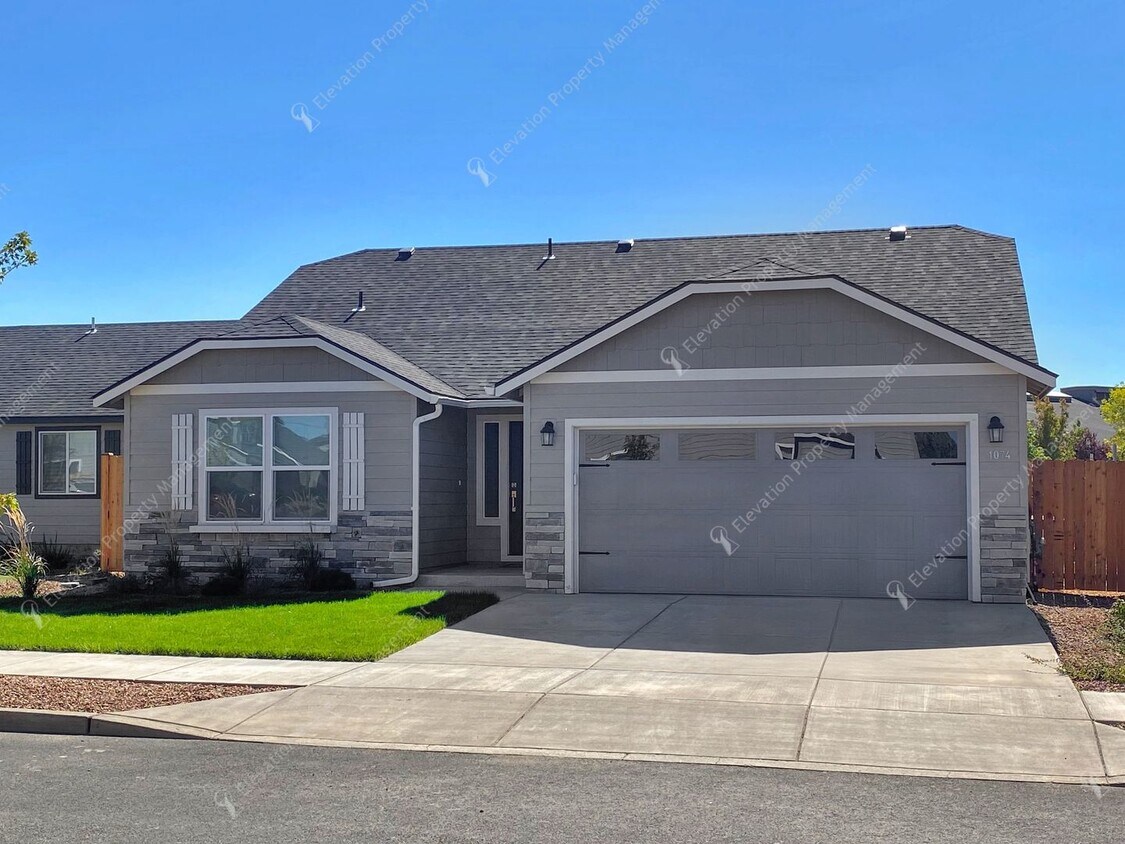 Primary Photo - Modern Comfort in Northwest Redmond