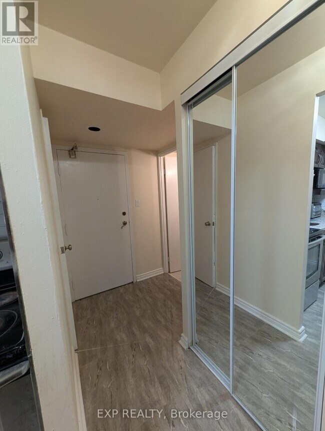 Photo du bâtiment - 633 Bay St.