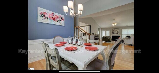 Foto del edificio - 102 Mystic Ct