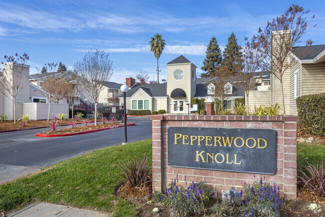 Entrada - Pepperwood Knoll Apartments