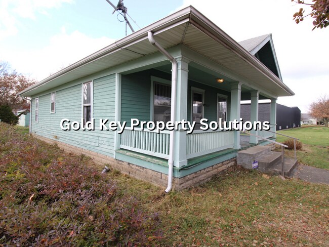 Foto del edificio - COMING SOON!! Huge 2 BR 1 BA with Garage and Covered Porch (NO SECTION 8)