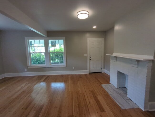 Building Photo - CUTE Remodeled House in Brainerd
