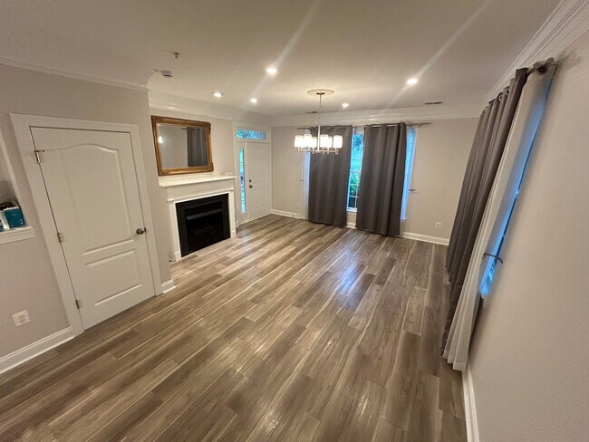 Foto del edificio - 640 Orchard Ridge Dr