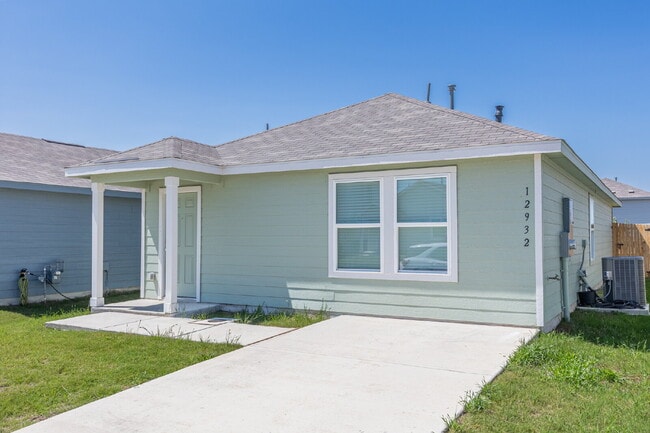 Building Photo - 12932 Lake Fryer