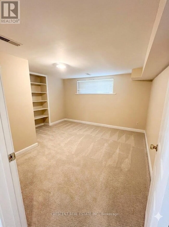 Building Photo - 35 Laburnham Ave