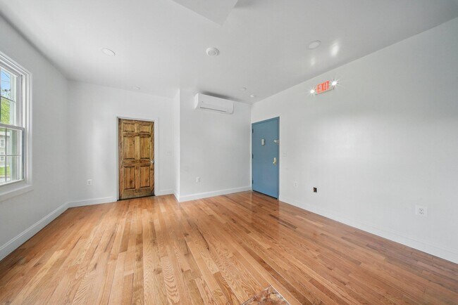 Building Photo - 14 Yankee Pl