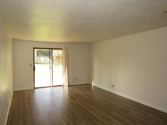Foto del edificio - 240 N Adams St