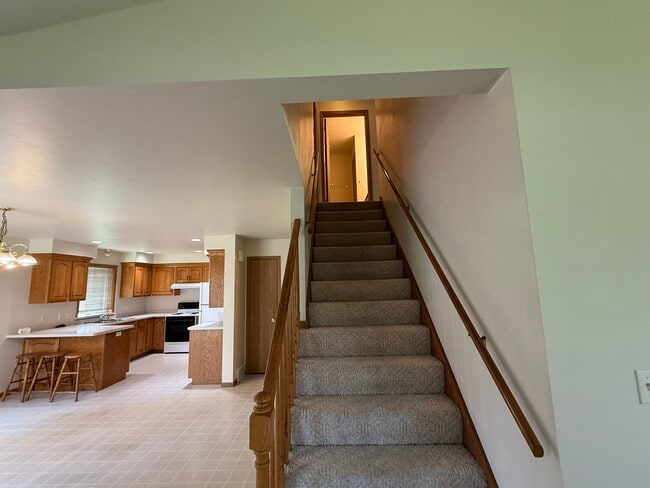 Building Photo - 276 Manette St