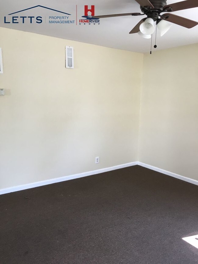Building Photo - Cozy 4 bedroom Home