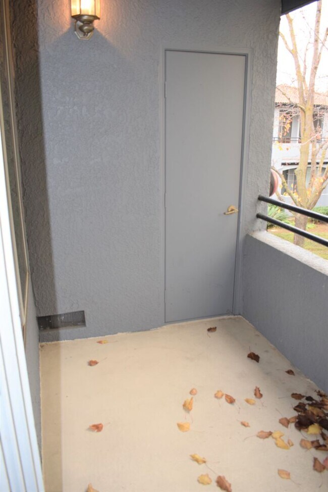 Foto del edificio - 5201 Laguna Oaks Dr