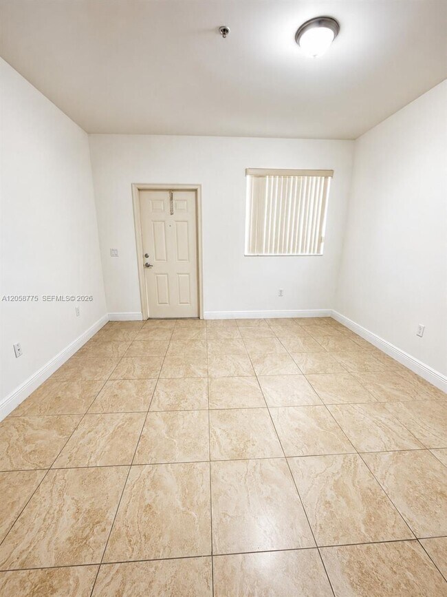 Foto del edificio - 18120 NW 59th Ave