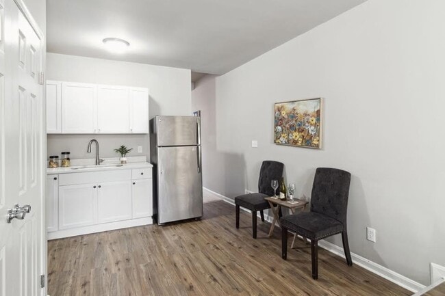 Foto del edificio - 220 N Collington Ave