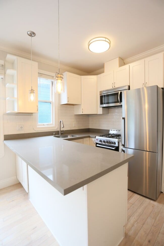 Building Photo - Beautifully remodeled 2BR/1BA with Open Kitchen, Laundry, Pets Considered (171 Montecito #204)