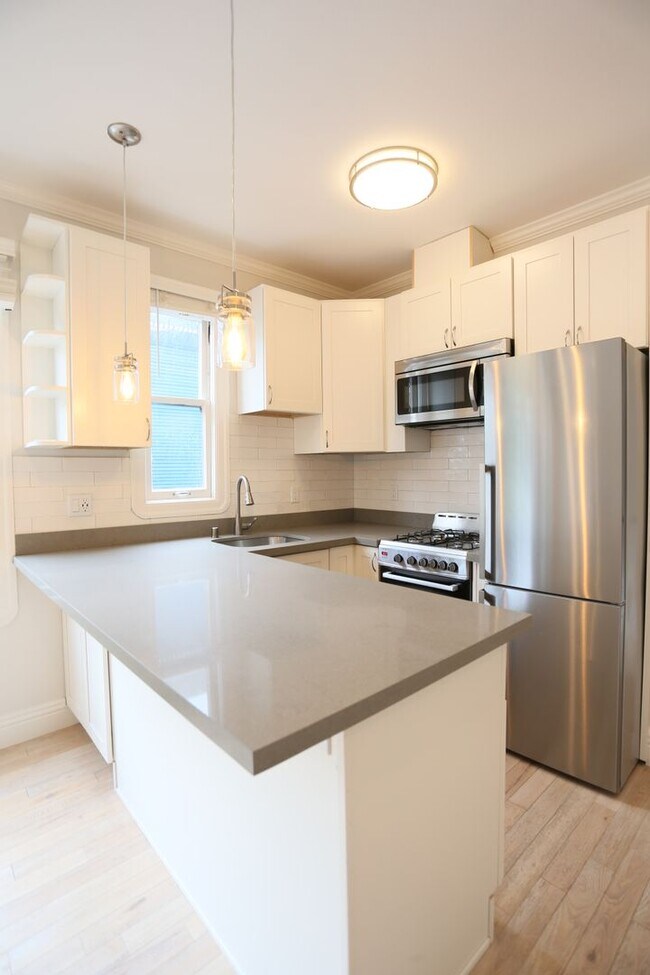 Foto del edificio - OPEN HOUSE: Sunday (12/14) 2:40pm-3:10pm Beautifully remodeled 2BR/1BA with Open Kitchen, Laundry...