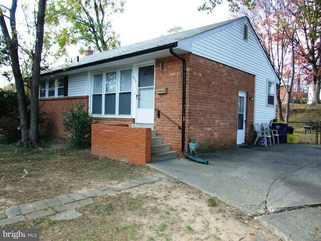 Foto del edificio - 8116 Carrollton Pkwy