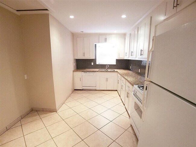 Foto del edificio - 1815 Banks St