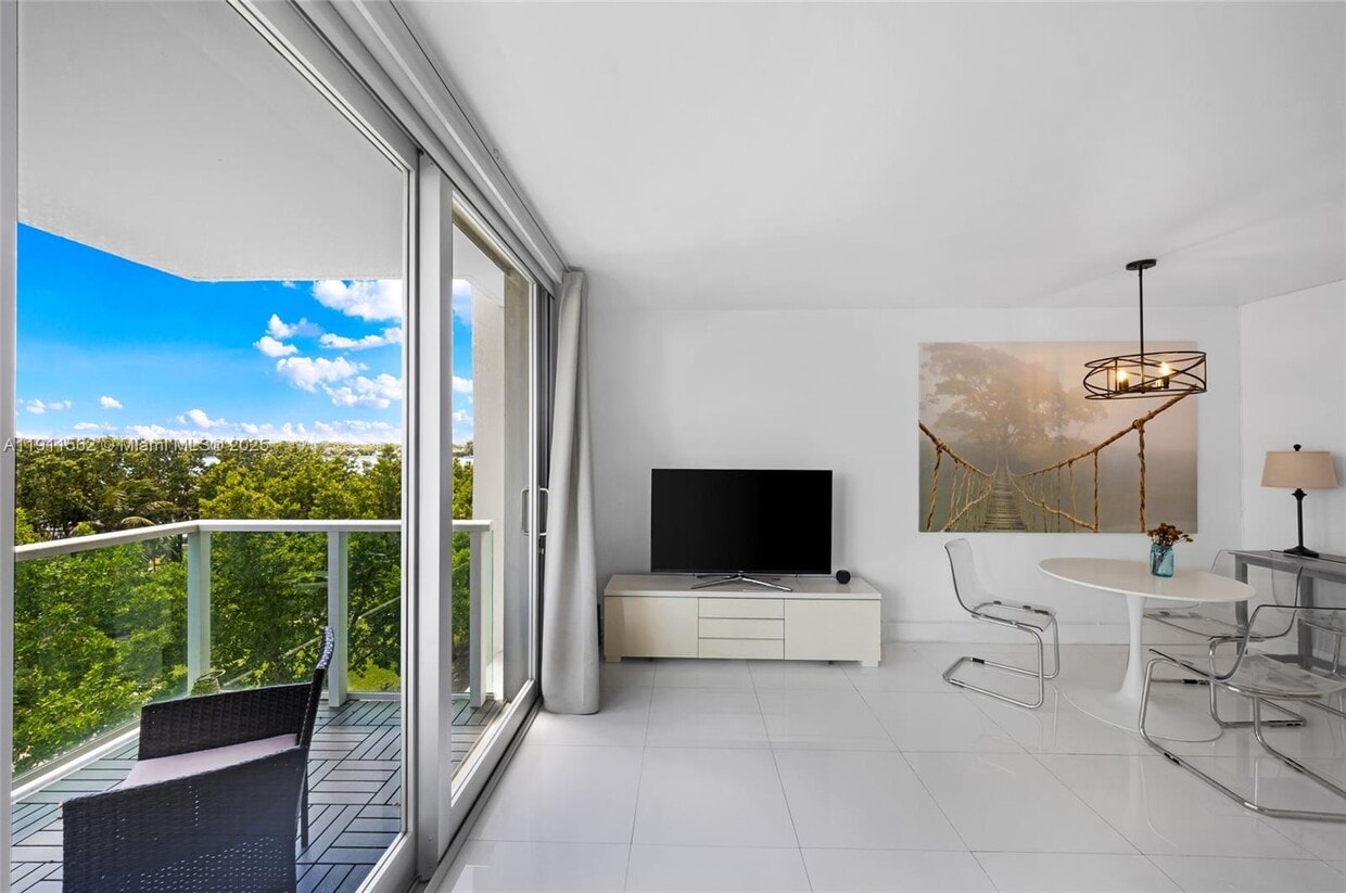 Foto principal - 1000 West Ave