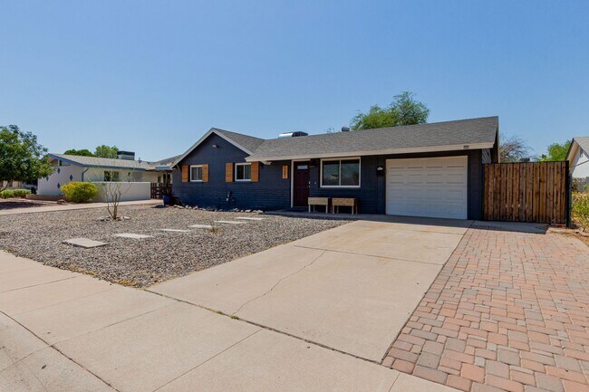 Foto del edificio - Updated Tempe home with stylish finishes a...