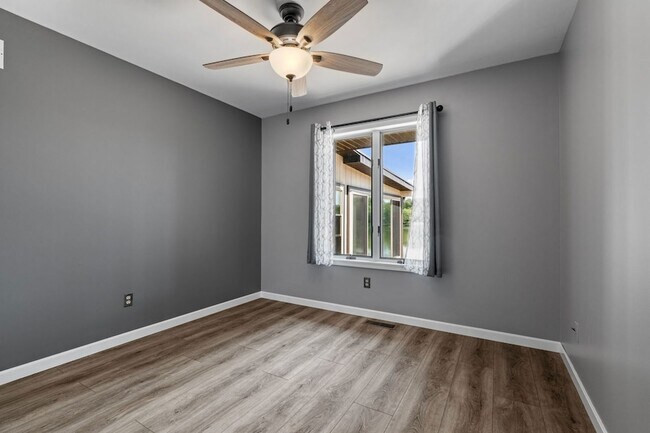 Foto del edificio - 24730 Cottage Rd