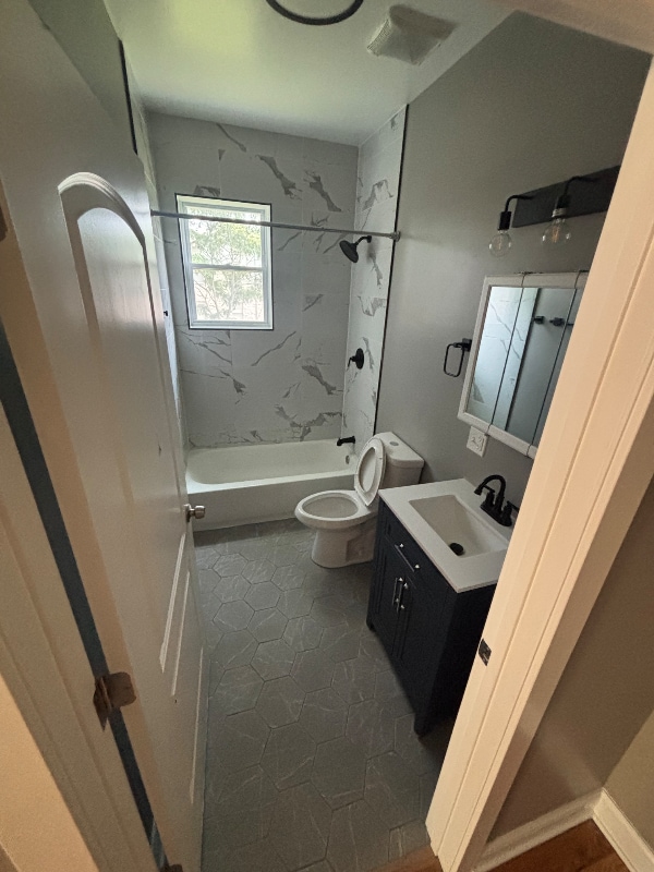 Building Photo - 519 W 65th Pl