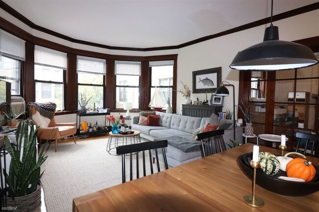 Foto del edificio - 2 br, 1 bath  - 124 Babcock St Apt 24