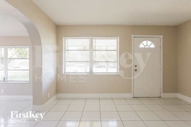 Foto del edificio - 2700 NE 13th Terrace