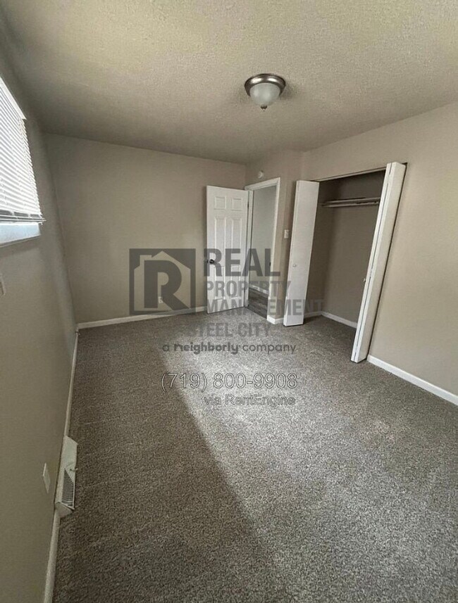 Foto del edificio - 2132 E 6th St