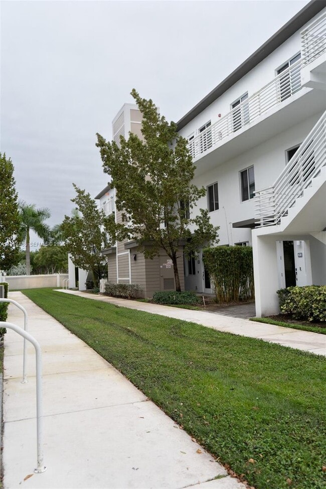 Building Photo - 10229 NW 64th Terrace