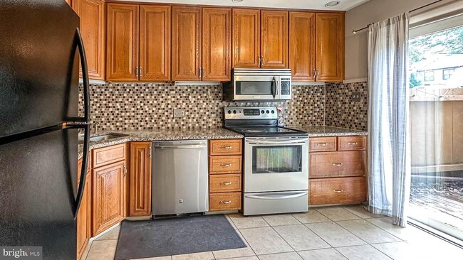 Building Photo - 7 Pinehurst Ct