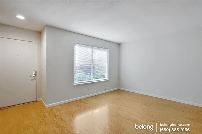Building Photo - 1070 Spring Valley Cmn