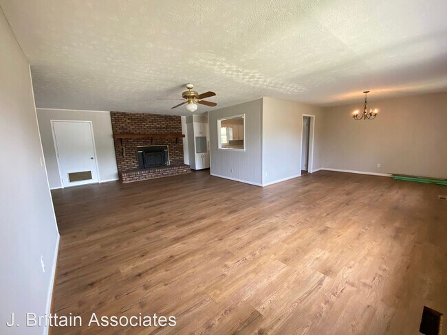 Foto del edificio - 3 br, 2 bath House - 1344 Johnston Dr.