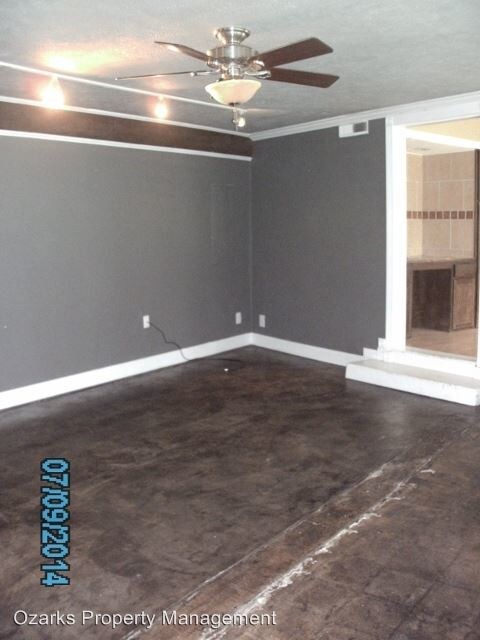 Building Photo - 2016 S Windsor Dr